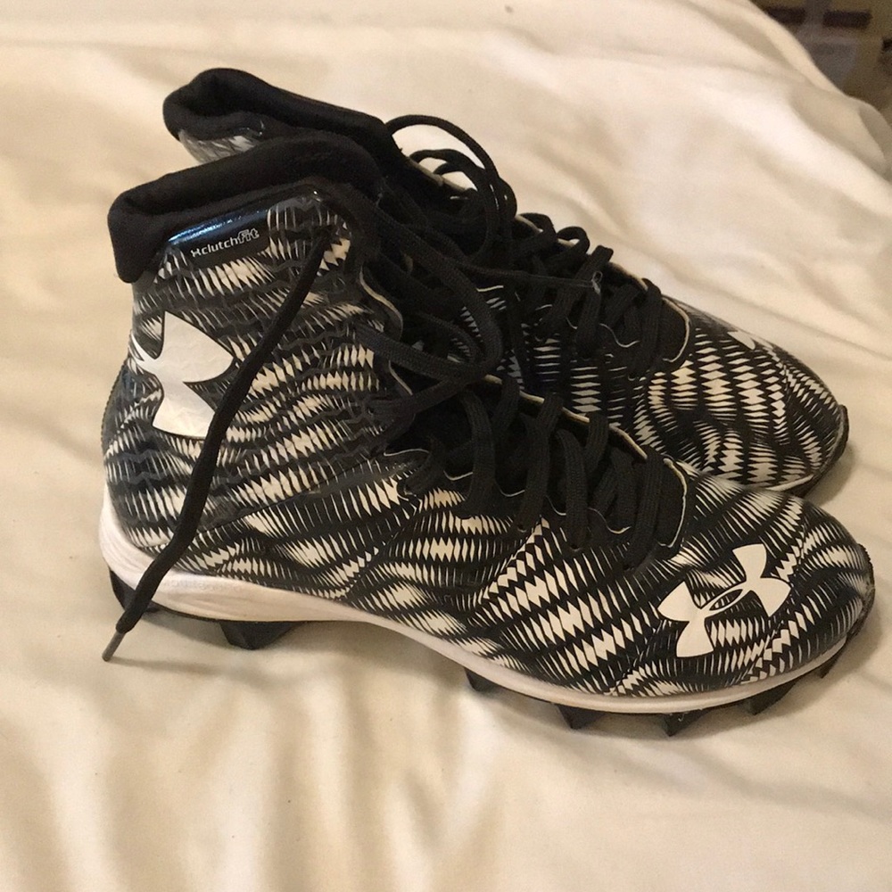 Boys Under Armour Football Cleats NWOT